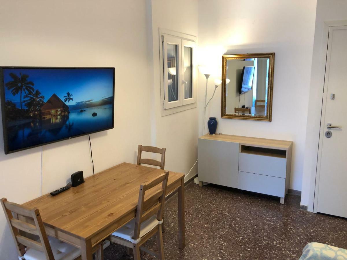Metaxourgio Spacious Two Bedroom Apartmán Atény