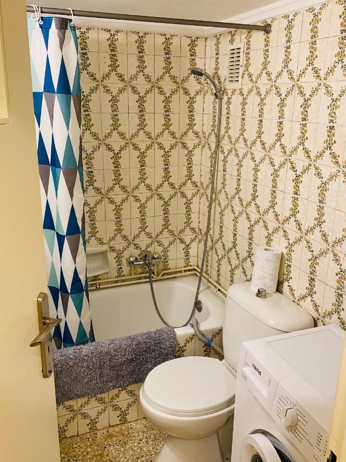Apartment Metaxourgio Spacious Two Bedroom *